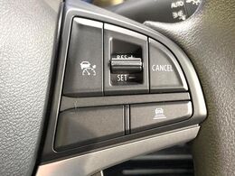 【アダプティブクルーズコントロール】高速道路での長距離走行が楽に！！自動で速度を保つクルーズコントロールが、衝突軽減システムと連携し、前方の車両を感知して車間を保つように速度調節してくれます！！