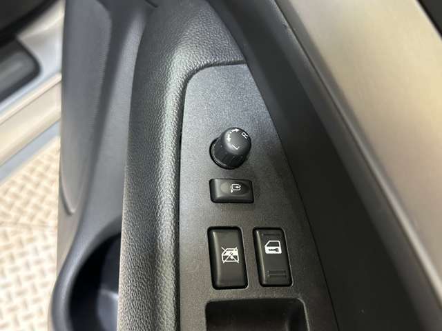 納車前にはスタッフによってピカピカに仕上げてご納車致します。オプションでガラスコーティングなどオススメ品も格安で承ります！