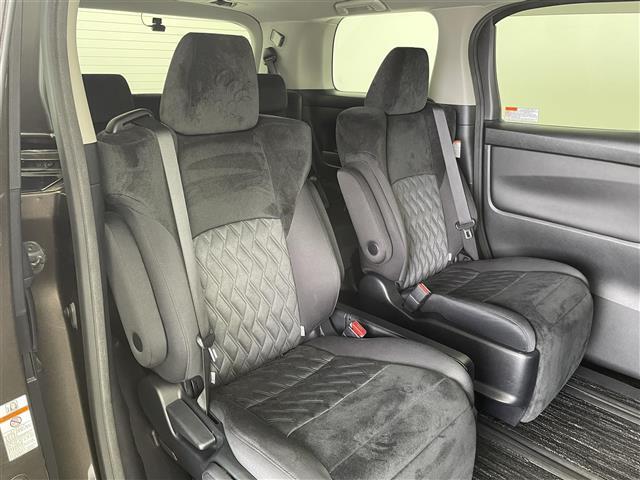 【後部座席】『後部座席周辺』の画像になります。写真の内容に関してご不明点、ご質問等がございましたらお気軽にガリバー店舗までお問い合わせください。