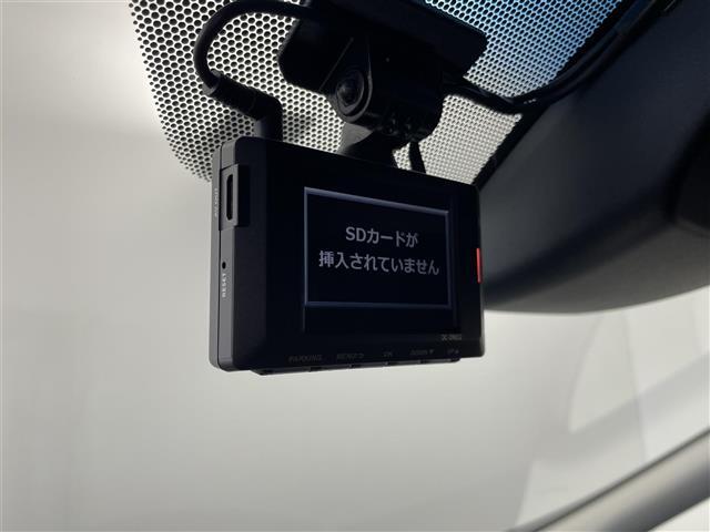 【後部座席操作部】『後部座席周辺の装備』の画像になります。写真の内容に関してご不明点、ご質問等がございましたらお気軽にガリバー店舗までお問い合わせください。