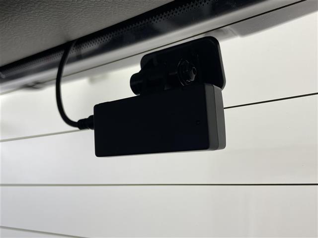 【後部座席操作部】『後部座席周辺の装備』の画像になります。写真の内容に関してご不明点、ご質問等がございましたらお気軽にガリバー店舗までお問い合わせください。