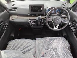 足元が広く操作パネルもコンパクトに、使いやすくレイアウトされています。