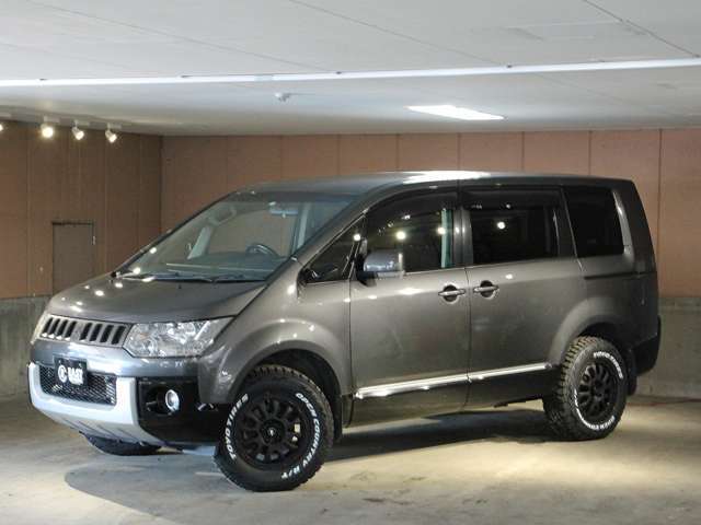 当社は自社の運輸指定工場、板金工場もございますので、気になる傷などは格安で修理可能です！