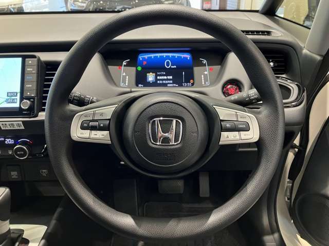 運転している間、長く触れているものだから手になじむハンドルがいいですよね。握るとほしくなっちゃいます。