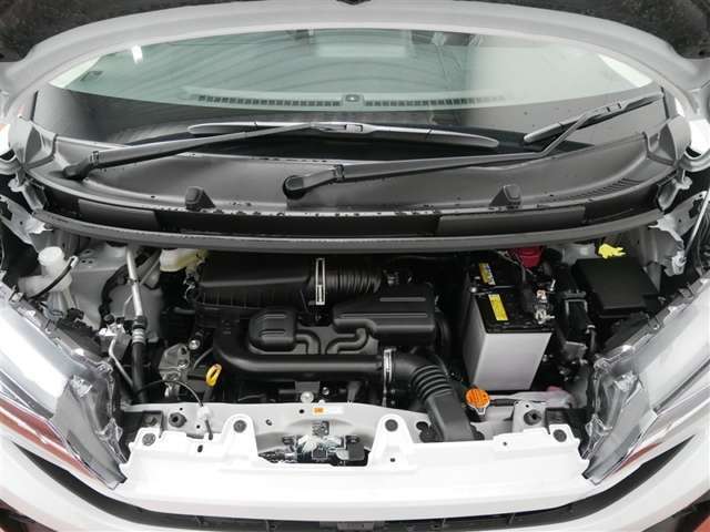 普段はあまり見ないエンジンルーム内も綺麗に仕上げています。見えないところも清潔に保ちたいですよね。