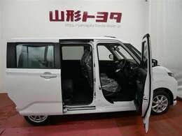 パワースライドドア付きだから、狭い駐車スペースなどでの 乗り降りラクラク！小さなお子さまのいるご家庭には嬉しい装備。