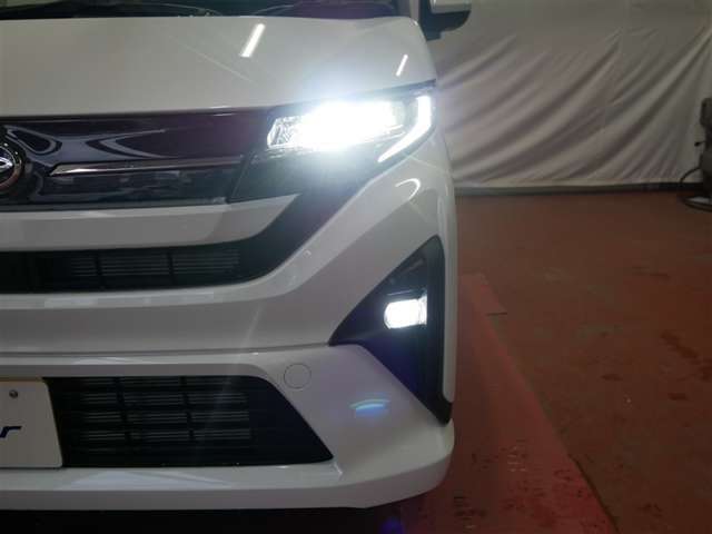フォグランプ付きです。夜間や悪天候時に視界を確保するので安心ですね♪