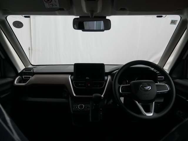 見通しのよいすっきりとした視界で、誰でも運転しやすいです。運転のしやすさは疲れにくさにも繋がりますよ♪