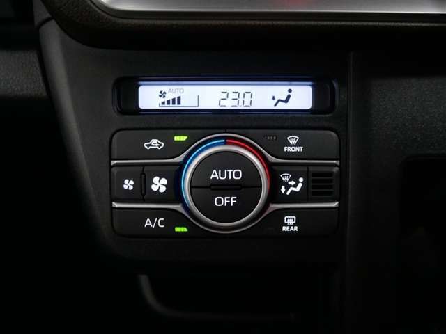 「オートエアコン」が付いています。1年中快適な室内を提供！車内温度を設定すると、風量を自動で調節してくれます。