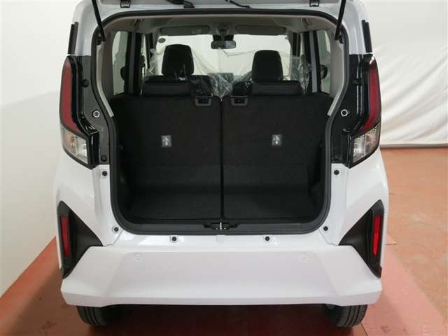 開口部の広いラゲージスペースは、荷物をラクラク積み込めます。