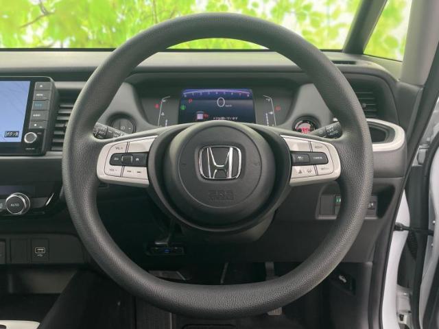 WECARSの展示場では実際に見て、触ってお車をお選びいただけます！知識の豊富な営業スタッフが様々なカーライフをご提案いたします！