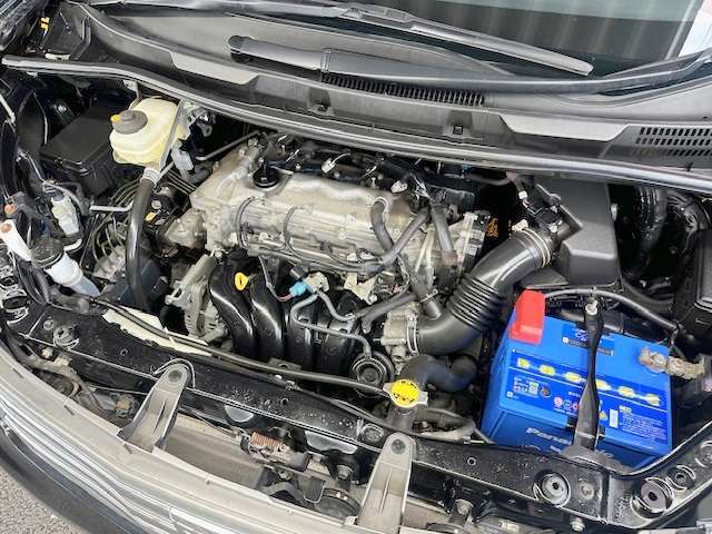 エンジンルームの状態もキレイで機関も良好です！当社では仕入時に90ヵ所以上の点検項目の確認や試乗も実施してます！問題のない車両を店頭にて販売しております！