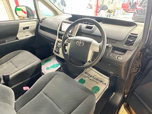 運転席廻りの画像です！操作スイッチ類も比較的に綺麗な状態です♪他に詳細画像をご希望の方はこちら！【1st@e-g-a.co.jp】へご連絡ください！