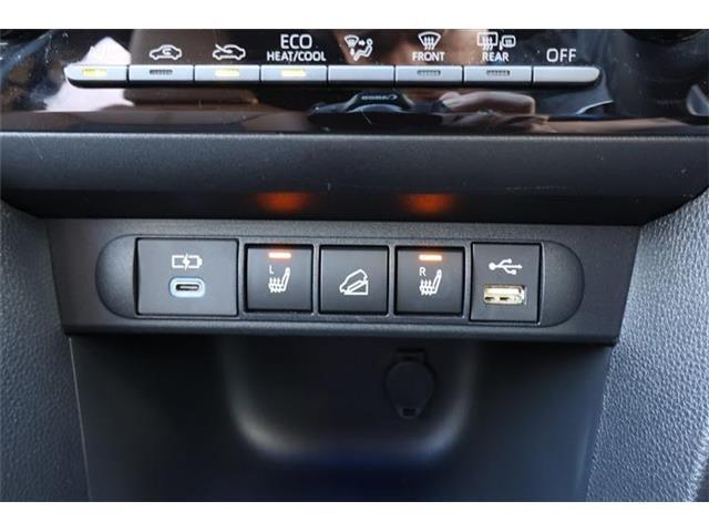 運転席/助手席シートヒーター付です。
