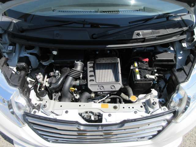 エンジンルームも綺麗に洗浄してから納車致します。普段あまり見ることが無い箇所だからこそ綺麗だと感動しますよね（＊´▽｀＊）