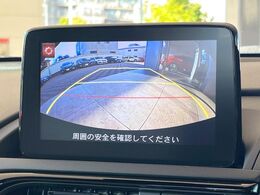 【バックカメラ】駐車時に後方がリアルタイム映像で確認できます。大型商業施設や立体駐車場での駐車時や、夜間のバック時に大活躍！運転スキルに関わらず、今や必須となった装備のひとつです！