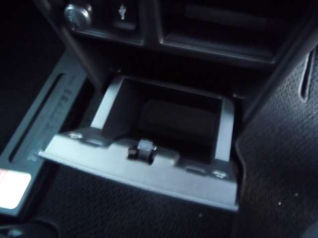 センターボックス