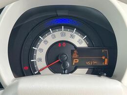 メーターパネルはホワイト加飾が施されたシンプルなデザイン！