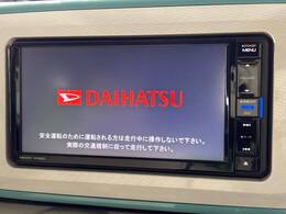 【純正ナビ】人気の純正ナビを装備しております。ナビの使いやすさはもちろん、オーディオ機能も充実！キャンプや旅行はもちろん、通勤や買い物など普段のドライブも楽しくなるはず♪