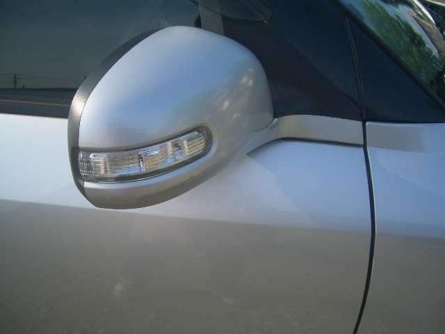 ウィンカー付き電動格納ドアミラーです。