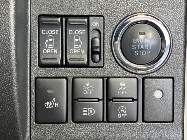 【両側パワースライドドア】スマートキーや運転席のスイッチで後席両側スライドドアの開閉が可能♪電動だから力を入れてドアを開ける必要が無く、小さなお子様でも簡単に開け閉めでき快適です♪
