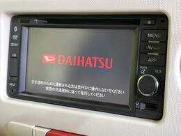 【純正ナビ】人気の純正ナビを装備しております。ナビの使いやすさはもちろん、オーディオ機能も充実！キャンプや旅行はもちろん、通勤や買い物など普段のドライブも楽しくなるはず♪