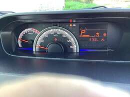 メーター内には、外気温・平均車速・平均燃費・瞬間燃費・走行可能距離が表示できる機能があります！