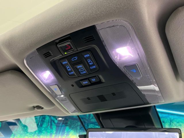 【両側パワースライドドア】スマートキーや運転席のスイッチで後席両側スライドドアの開閉が可能♪電動だから力を入れてドアを開ける必要が無く、小さなお子様でも簡単に開け閉めでき快適です♪