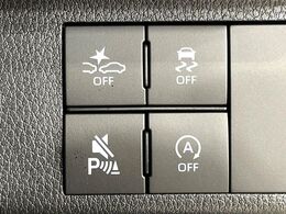 【スマートアシスト】走行中に前方の車両等を認識し、衝突しそうな時は警報とブレーキで衝突回避と被害軽減をアシスト。より安全にドライブをお楽しみいただけます。