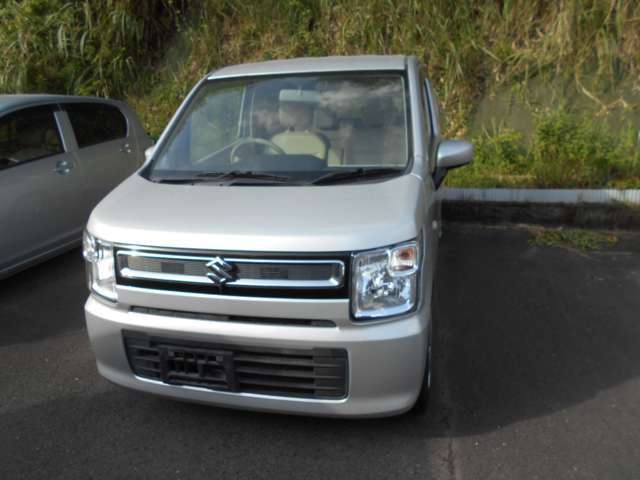 どんな車でも買い取り・下取りします。トラック・バン・ユニック車・特殊車両・軽自動車・ミニバン・ハイブリッドカーは特に高価買い取りします。他店では値段のつかなかった車でも買い取りだけでも大歓迎です。