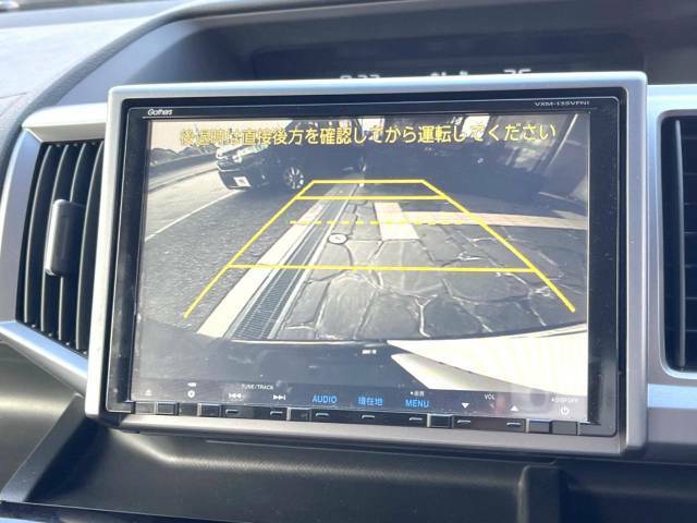 【バックカメラ】駐車時に後方がリアルタイム映像で確認できます。大型商業施設や立体駐車場での駐車時や、夜間のバック時に大活躍！運転スキルに関わらず、今や必須となった装備のひとつです！