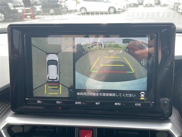 【バックカメラ】駐車時に後方がリアルタイム映像で確認できます。大型商業施設や立体駐車場での駐車時や、夜間のバック時に大活躍！運転スキルに関わらず、今や必須となった装備のひとつです！
