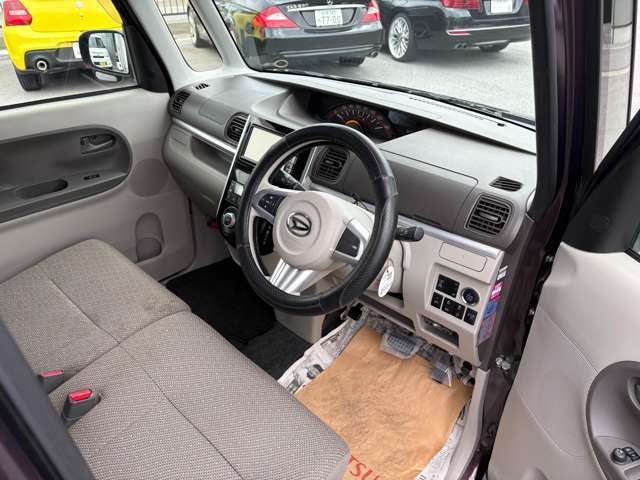 車内画像です。禁煙車でしたので、焦げ穴等は有りません。