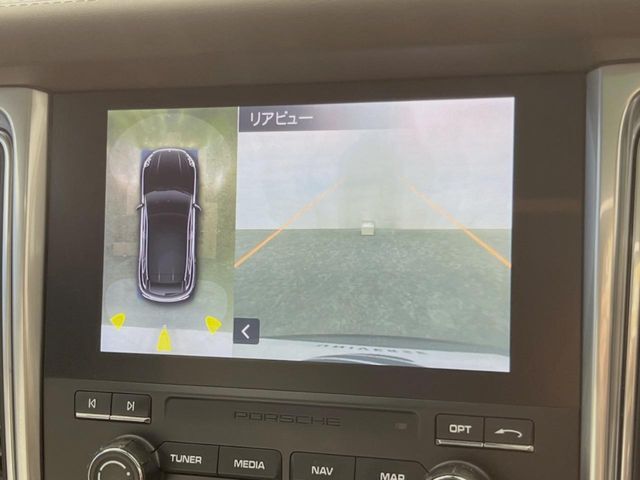 ●パノラミックビューモニター：専用のカメラにより、上から見下ろしたような視点で360度クルマの周囲を確認することができます☆死角部分も確認しやすく、狭い場所での切り返しや駐車もスムーズに行えます。