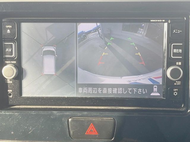 【マルチテレインモニター】車のフロントやサイドのカメラ画像を同時にモニター表示することで、悪路や狭い道を走行時でも周囲の状況確認ができ安心！本格SUVにうれしい装備です♪