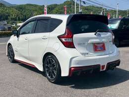 クリアランスソナー【ボディ前後のセンサー】です。障害物に接近すると警告音・車内の表示で注意を教えてくれますよ♪駐車時などもバックモニターとは違いボディの前後にありますので本当に便利です