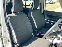 通気性の良いファブリックシート。オールシーズン、快適にドライブを！