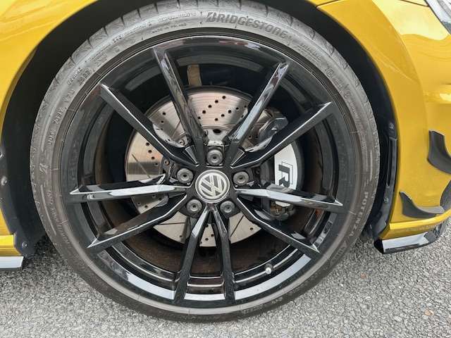 右フロント。ガリ傷なし。