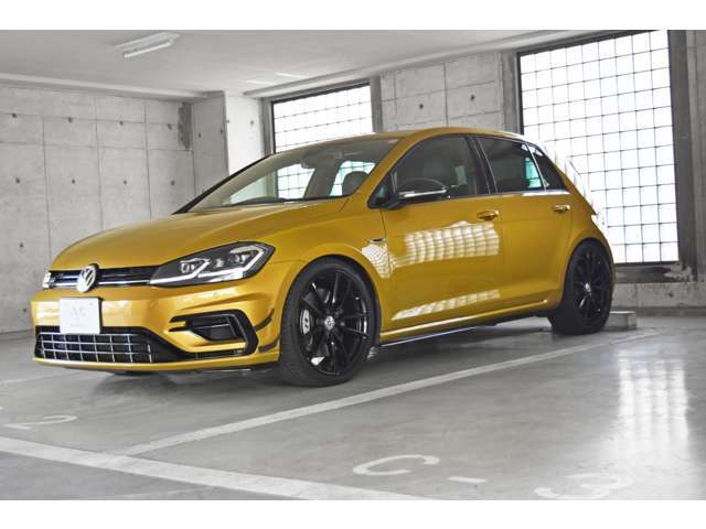 当社の在庫車両は品質保持の為、全車ガレージ・屋内にて保管しております。置き場が店舗と少し離れている場所もございますので、事前にご連絡いただければお待たせすることなく、ご覧いただけます。