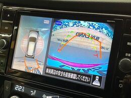 【アラウンドビューモニター】専用のカメラにより、上から見下ろしたような視点で360度クルマの周囲を確認することができます☆死角部分も確認しやすく、狭い場所での切り返しや駐車もスムーズに行えます。