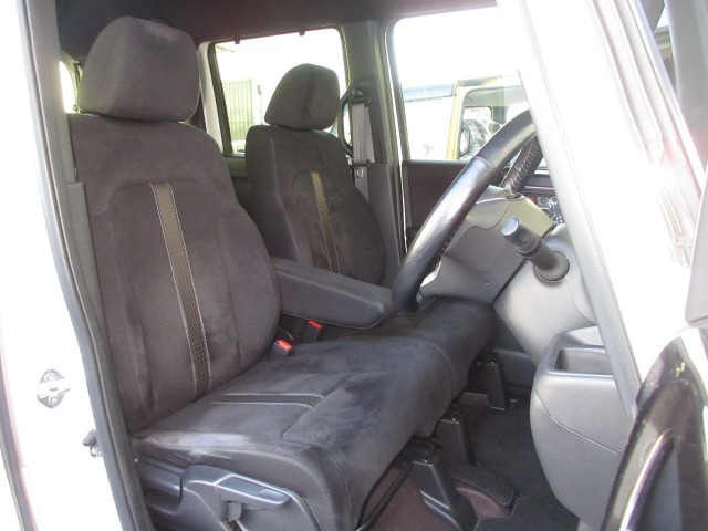 運転席には高さ調整ができる『シートハイトアジャスター機能』が付いています！これなら小柄な方にも大柄な方にも自分にぴったりの運転姿勢がとれますね～！