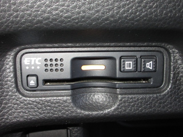 今や必需品のETCが付いています！ETCを使えば土日祝日割や深夜割などのメリットを受けることができます。（※注、ETCセットアップ費用は含まれておりません。別途必要となります。
