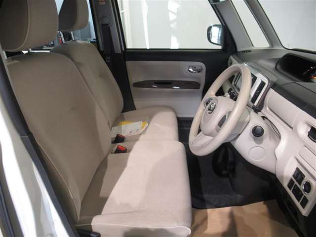 高いホールド性で運転姿勢が安定します。長距離ドライブでも疲れにくいのが魅力です。快適なドライビングライフをお送りください♪