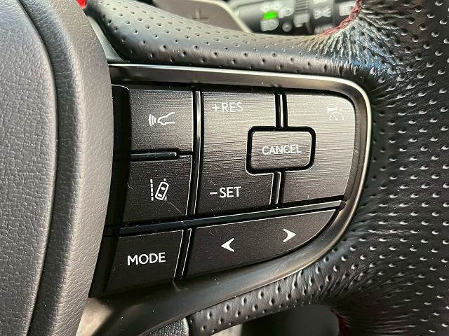 【レーダークルーズコントロール】装備で高速道路の運転も楽々です！追従型なので前の車両に合わせて速度調節ができ、渋滞などの際も楽々運転できますよ♪