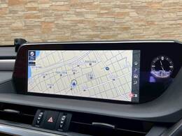 【純正メーカーナビ】装備でフルセグTV視聴やBluetooth等充実装備。