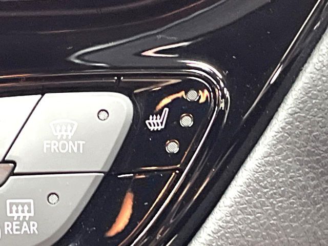 【シートヒーター】寒い日に重宝するシートヒーター！エアコンより早く温まってくれるので寒がりの人も安心ですね♪エアコンの温風は乾燥するから苦手、という方にもをおすすめです。