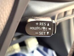 【レーダークルーズコントロール】高速道路での長距離走行が楽に！！自動で速度を保つクルーズコントロールが、衝突軽減システムと連携し、前方の車両を感知して車間を保つように速度調節してくれます！！