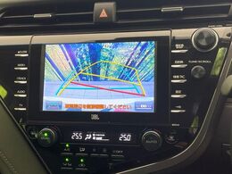【バックカメラ】駐車時に後方がリアルタイム映像で確認できます。大型商業施設や立体駐車場での駐車時や、夜間のバック時に大活躍！運転スキルに関わらず、今や必須となった装備のひとつです！