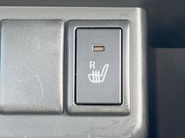【シートヒーター】寒い日に重宝するシートヒーター！エアコンより早く温まってくれるので寒がりの人も安心ですね♪エアコンの温風は乾燥するから苦手、という方にもをおすすめです。