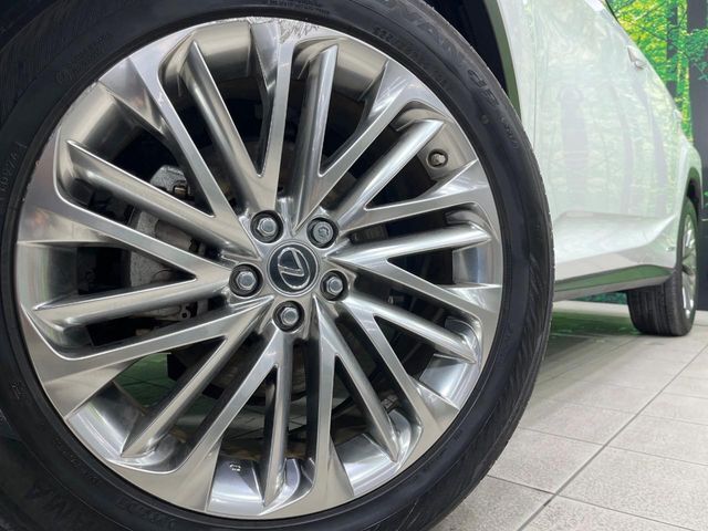 【純正アルミホイール】外観にマッチした純正アルミホイールを装着しております。各種社外アルミホイールや、スタッドレスタイヤも取扱いしております。是非ご相談ください♪